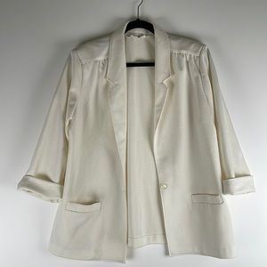 Alfred Dunner women's size 18 Two Button Blazzer.creamy beige color